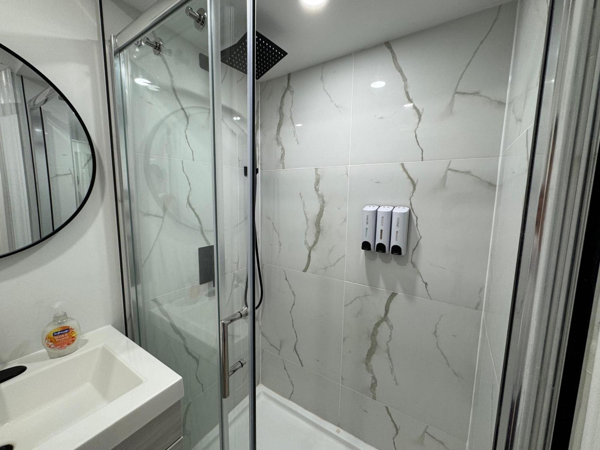 Cozy, Brand-New, 2Bdr,Walkout Apt, Free Parking Richmond Hill Exterior foto